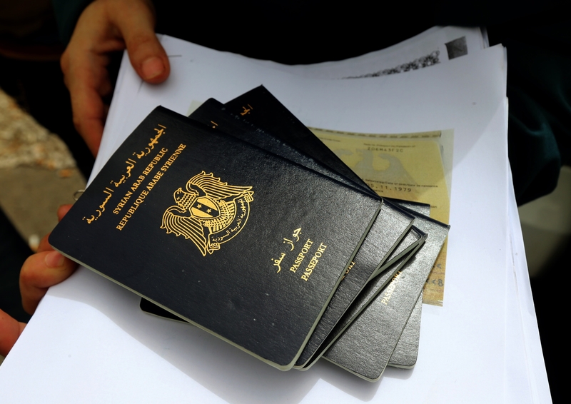 美截獲6千張來自中國的高仿真假駕照