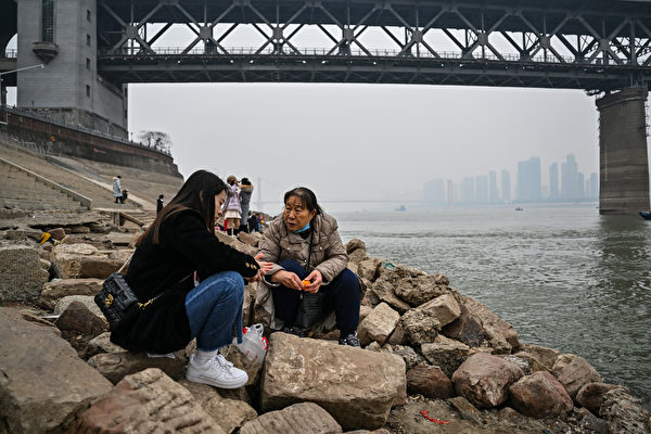 2023年1月22日，中國武漢市，COVID-19疫情未歇，出遊的民眾變少。因疫情關係，許多民眾減少在黃曆新年期間出門。（Hector Retamal/AFP）