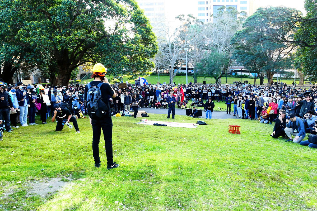 8月18日，逾700人參與了在悉尼市中心的Belmore Park舉行的守護澳港集會，呼籲制止警黑暴力，落實港人五大訴求。（安平雅／大紀元）