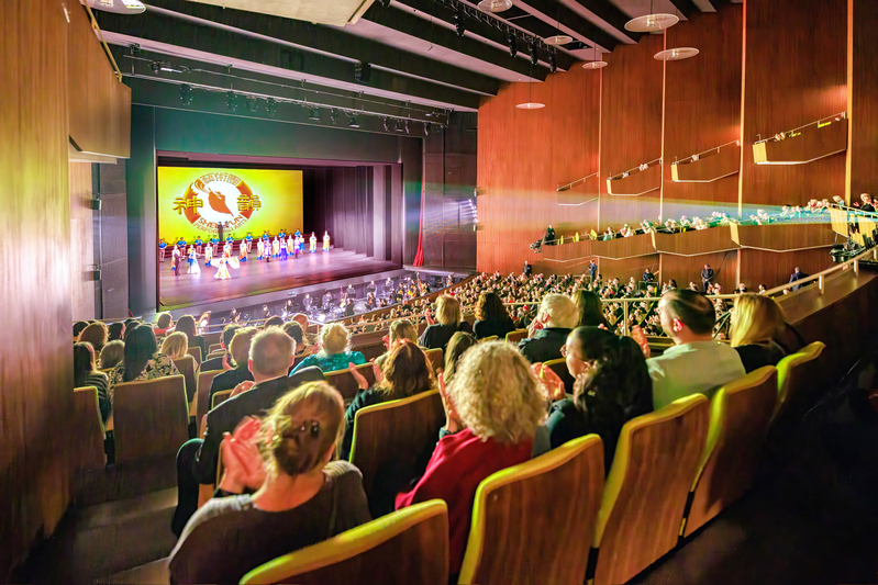 神韻柏林首場售罄 商界精英盼美德回歸