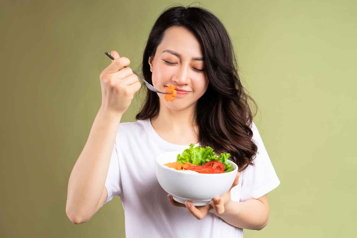 吃正確的「健腦食品」，可以顯著降低患神經系統問題的風險，改善心理健康，並幫助大腦保持敏銳和專注。（Shutterstock）