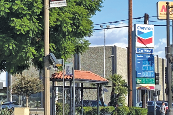 美國平均油價跌破每加侖3美元 為四年多來最低