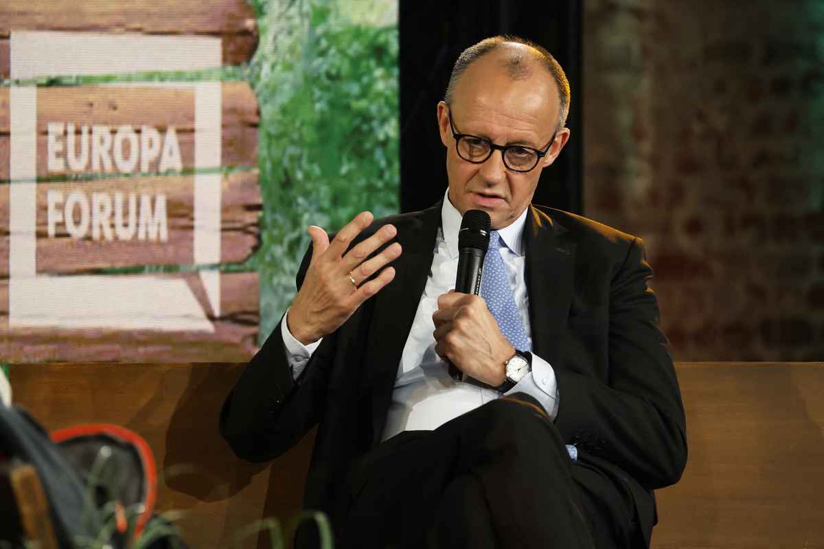 德國總理默茨(Friedrich Merz)於2025年5月26日出席在柏林舉行的「Re:publica 25」數位會議開幕日活動,參與主題為「戰爭、危機、總理職責:德國對歐洲問題的回應」的論壇討論。(Odd ANDERSEN / AFP)