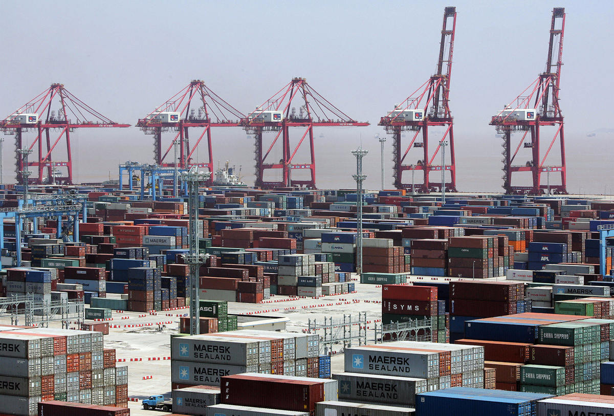 中國寧波舟山港部份關閉，再次引發外界恐慌，市場擔心全球各地的港口也很快面臨相同的危機及防疫限制。（FREDERIC J. BROWN/AFP via Getty Images）