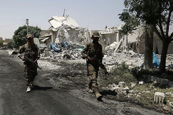 今年8月，敘利亞民主力量的士兵奪回被IS長期佔據的敘利亞北部城市曼比吉（Manbij）。（AFP/Getty Images）