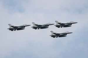 震懾中共 美向日本空軍基地增派隱形戰機F-35