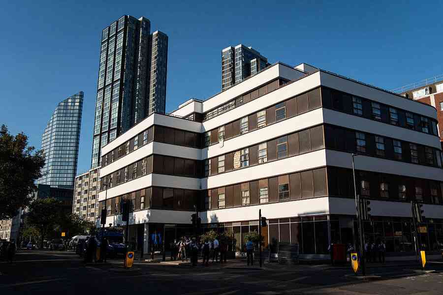 英國庇護酒店耗資150億鎊 議員批內政部浪費