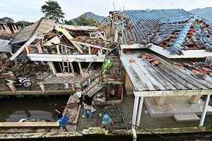 印尼深夜發生7.7級強烈地震