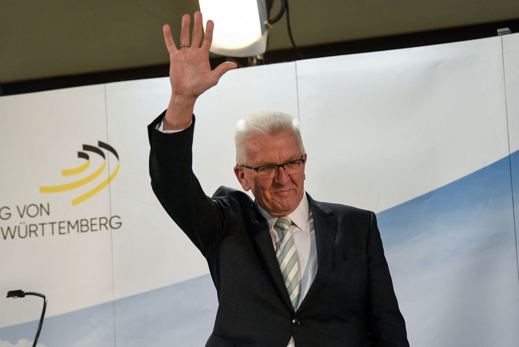 2021年3月14日，德國巴符州（Baden-Wurttemberg）和萊法州（Rheinland-Pfalzer）舉行州議會選舉。圖為成功連任的巴符州綠黨籍州長克雷希曼（Winfried Kretschmann）。（THOMAS KIENZLE/AFP via Getty Images）