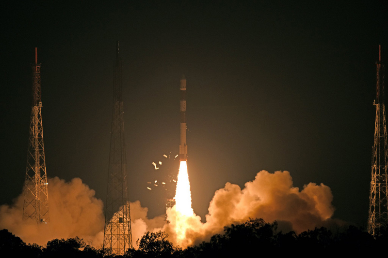 印度太空研究組織（ISRO）5月22日凌晨5時30分發射PSLV- C46火箭，搭載可在惡劣天氣下全天氣運作的RISAT-2B雷達成像衛星升空且成功送入太空軌道，此衛星可用於軍事。（ISRO提供／中央社）