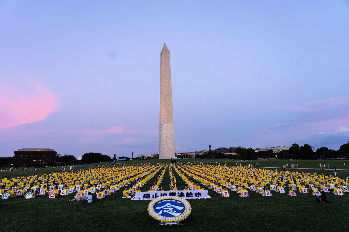 2019年7月18日，華盛頓DC，法輪功學員以燭光悼念的方式，悼念那些為堅持信仰而被殘酷折磨致死的中國大陸法輪功學員，呼籲中共停止迫害法輪功。（戴兵／大紀元）