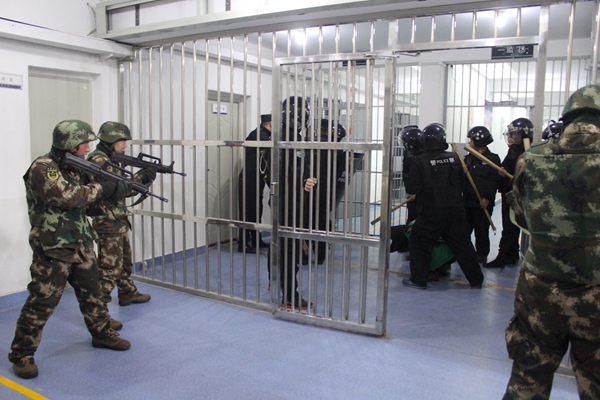 一名新疆警察逃亡德國 揭集中營黑幕