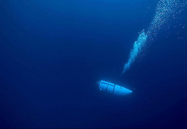 這張未註明日期的圖片由「海洋之門探險」(OceanGate Expeditions)公司提供,展示了該公司泰坦號(Titan)潛水器下潛的過程。(Handout/OceanGate Expeditions/AFP)