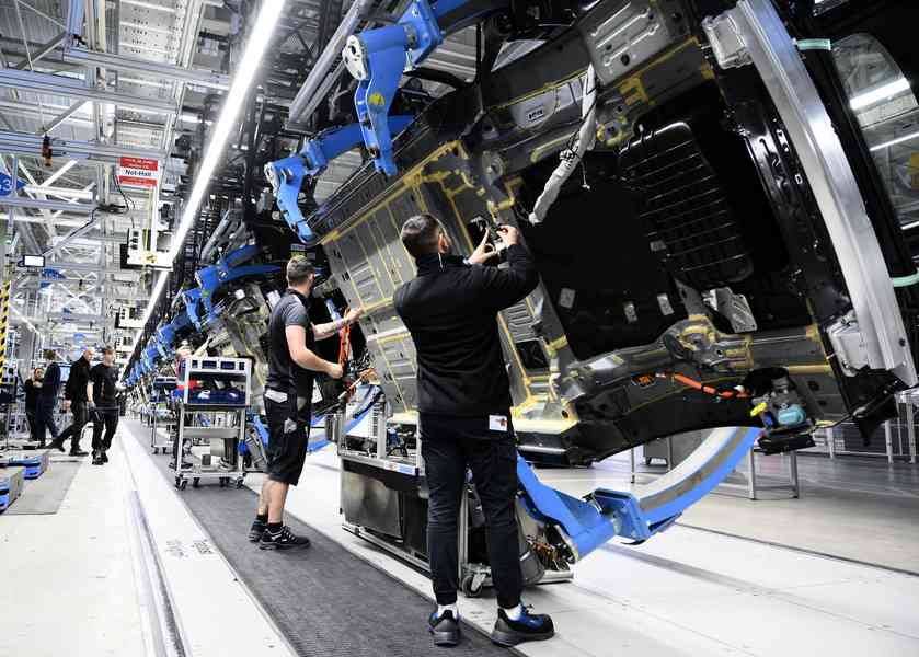 【圖輯】德國平治慶生產第2200萬輛車 EQS獲殊榮