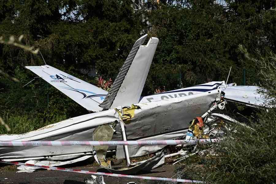 法國一架小型飛機墜毀 機上三人全遇難