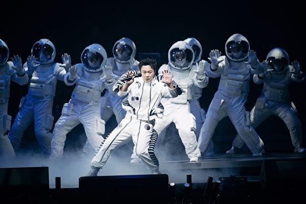 陳奕迅公開紅館演唱會後台「秘物」 令人驚訝