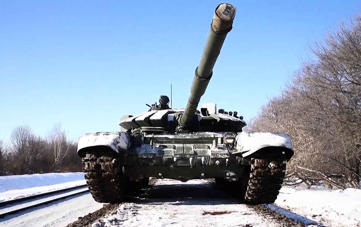 俄國2022年2月21日下令派兵到烏克蘭東部兩個地區進行「維和」。圖為俄軍的坦克。（Handout/Russian Defence Ministry/AFP）