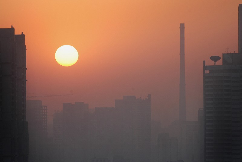 飽受空氣污染的北京。（AFP PHOTO/Frederic J. BROWN）