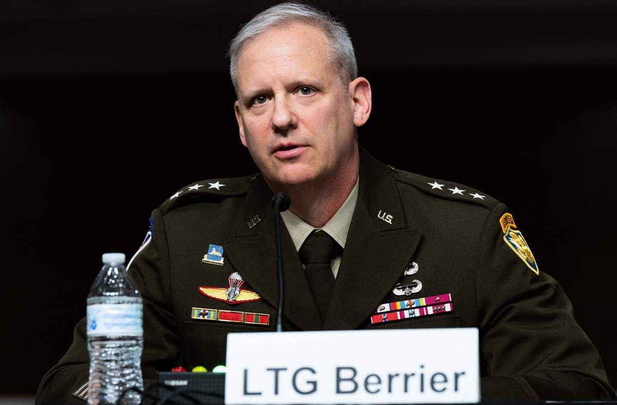 2022年5月10日，美國參議院軍事委員會聽證會上，美國國防情報局局長斯科特·貝里爾中將（Scott Berrier）說明美國面對的全球威脅。（Saul Loeb/AFP via Getty Images）