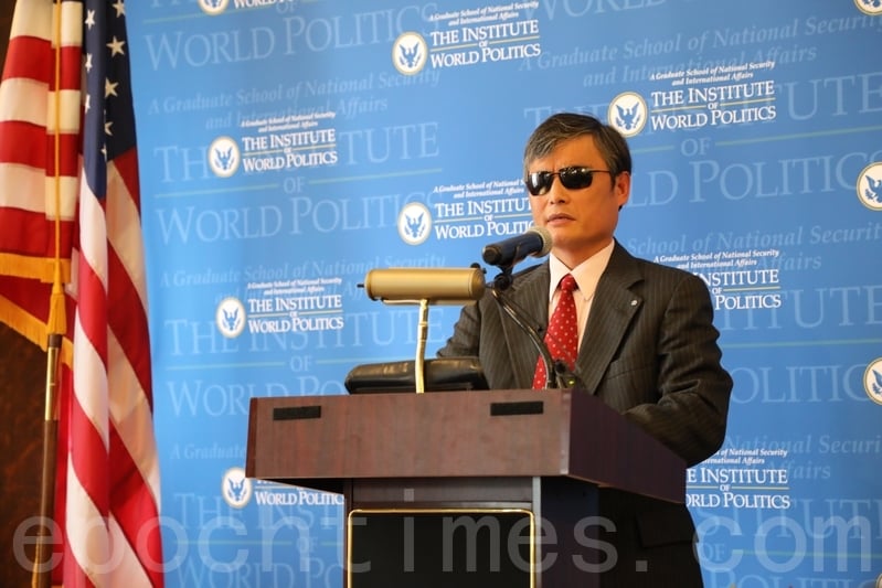 3月11日，陳光誠在世界政治研究所的講座活動上表示，中共罪行積重難返，西方社會應對中共，其實還有很多「牌」可以用。（林樂予／大紀元）