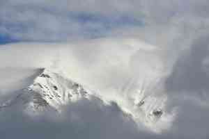 意大利阿爾卑斯山雪崩 2死多傷 強風阻救援