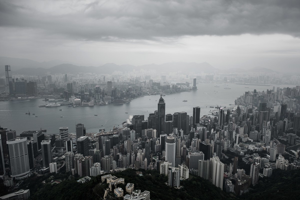 去年至今，已經有123間香港上市公司透過修改章程，引入共產黨委員會，給予權力和利益。圖為香港一景。（Getty Images）