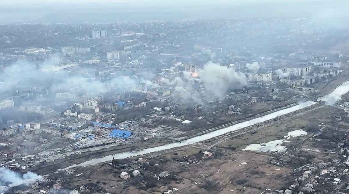 2023年2月27日，處在俄烏戰焦點的烏克蘭東部城市巴赫穆特（Bakhmut）航拍圖。（AFPTV/AFP）