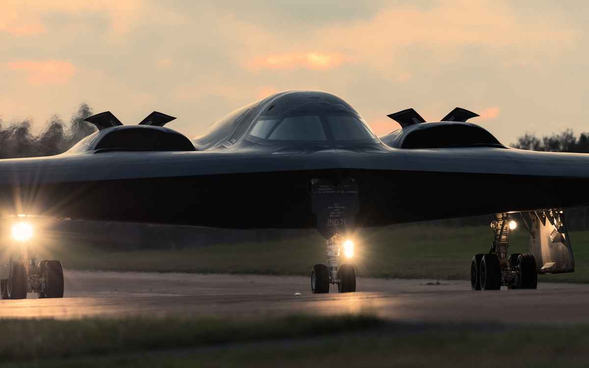 B-2「幽靈」戰略轟炸機 （U.S. Air Force photo by Senior Airman Thomas Barley）