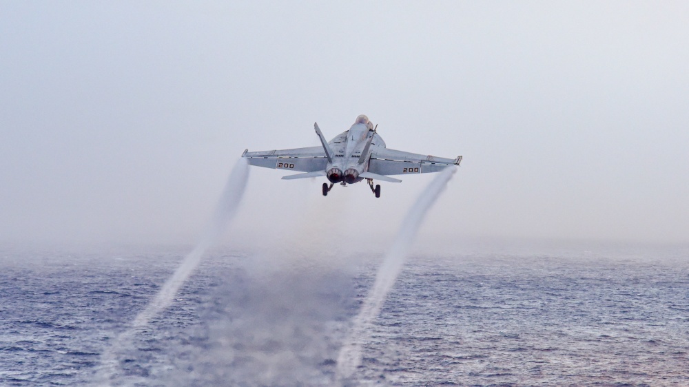 美軍航母密集彈射戰機升空 網民：滅共節奏