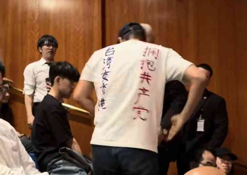 鄭麗文訪紐約 來自大陸的華人送她兩句話