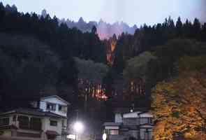 日本岩手山林大火逼近民宅 逾2500人急撤離