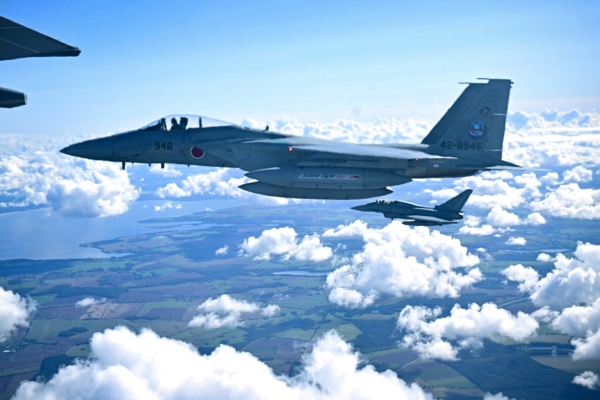 中共軍機鎖定日機 專家：軍事挑釁或適得其反