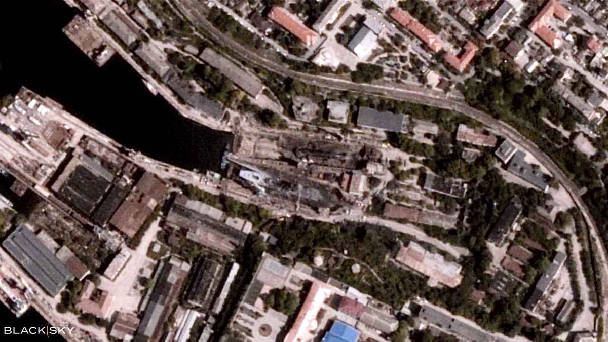 資料圖：這張於2023年9月13日發布的衛星圖片顯示了，當天遇襲後的克里米亞塞瓦斯托波爾造船廠（Sevastopol Shipyard）。當天早些時候，俄羅斯國防部表示，烏克蘭巡航導彈夜間襲擊了該造船廠。（Handout/BLACKSKY/AFP）