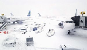暴風雪席捲美加 美國東岸數千航班被迫取消