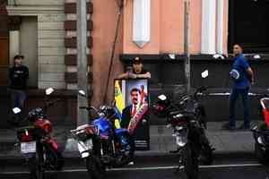 消息：馬杜羅夫婦在深夜熟睡時被捕