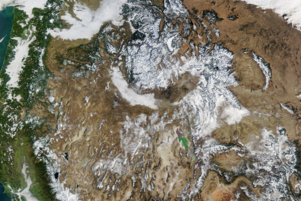 美西積雪量異常低 NASA發布「雪旱」衛星圖