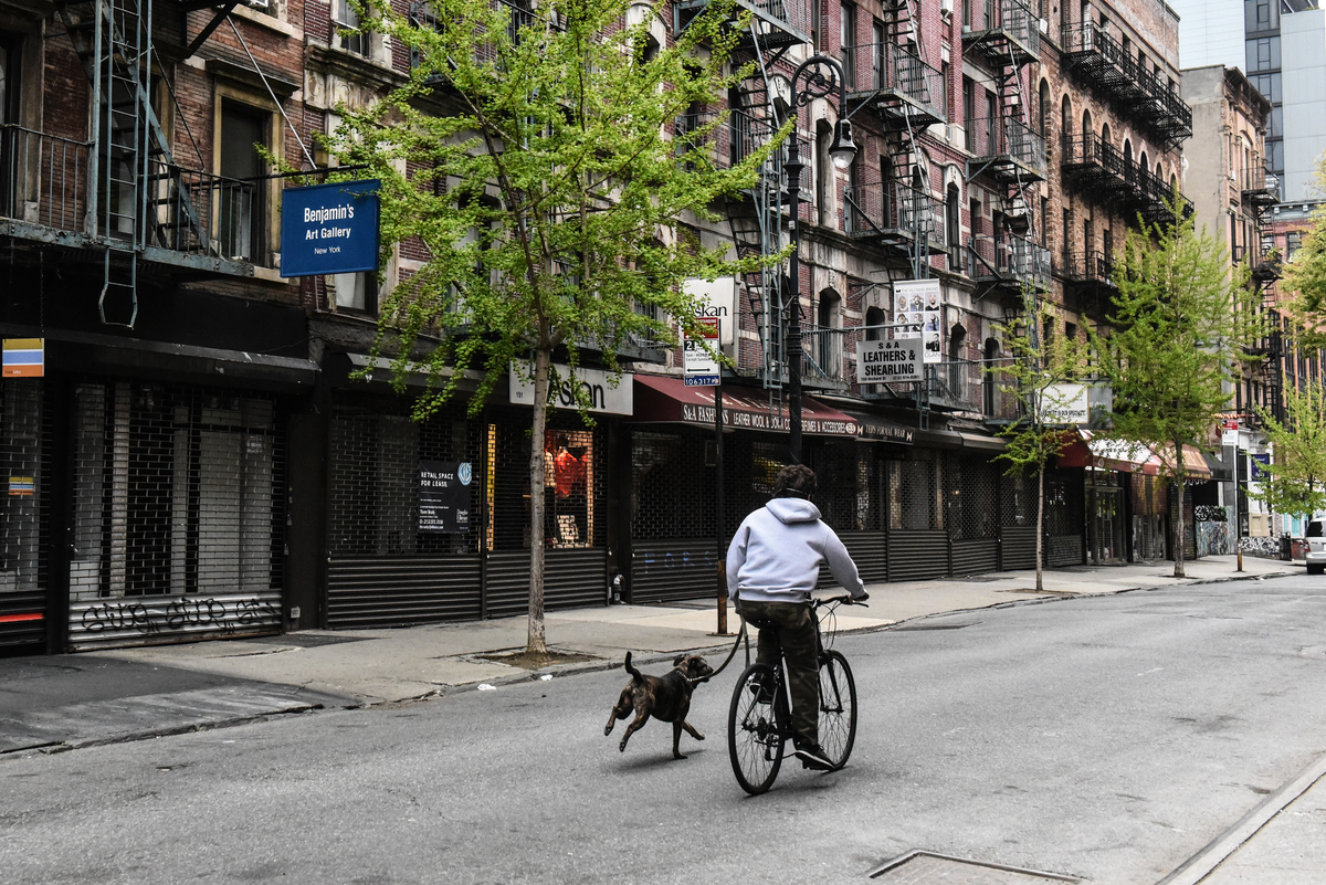 全球70萬人簽名反對疫情期間的封城措施。圖為今年四月份封城時期的紐約街頭。（Getty Image）