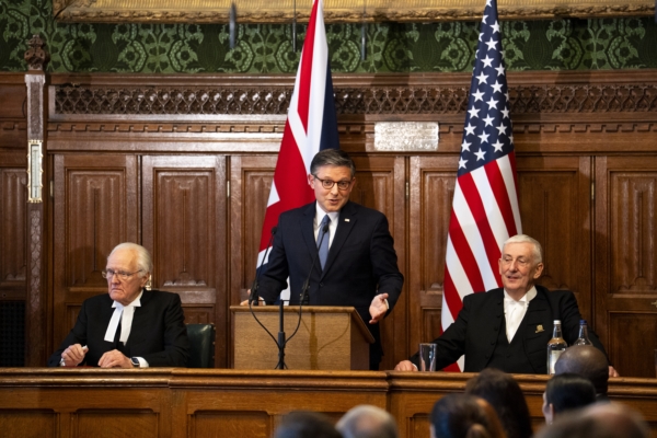 美眾議長於英國議會歷史性講話：對抗中俄不能動搖