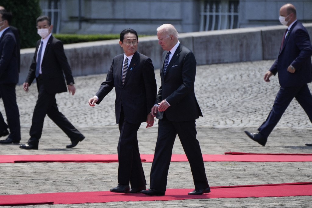2022年5月23日，美國總統拜登和日本首相岸田文雄會面。（Eugene Hoshiko/POOL/AFP）
