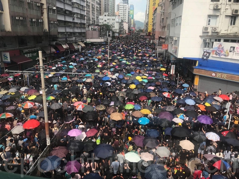 【7.27反送中組圖2】港人元朗上街反黑 人潮擠滿街道