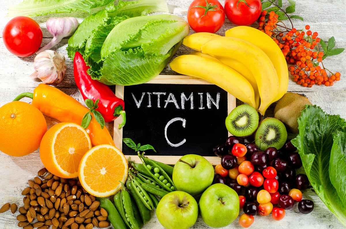 增加維他命C攝入量最方便的途徑是多吃像水果、蔬菜這些富含維他命C的食物。（Shutterstock）