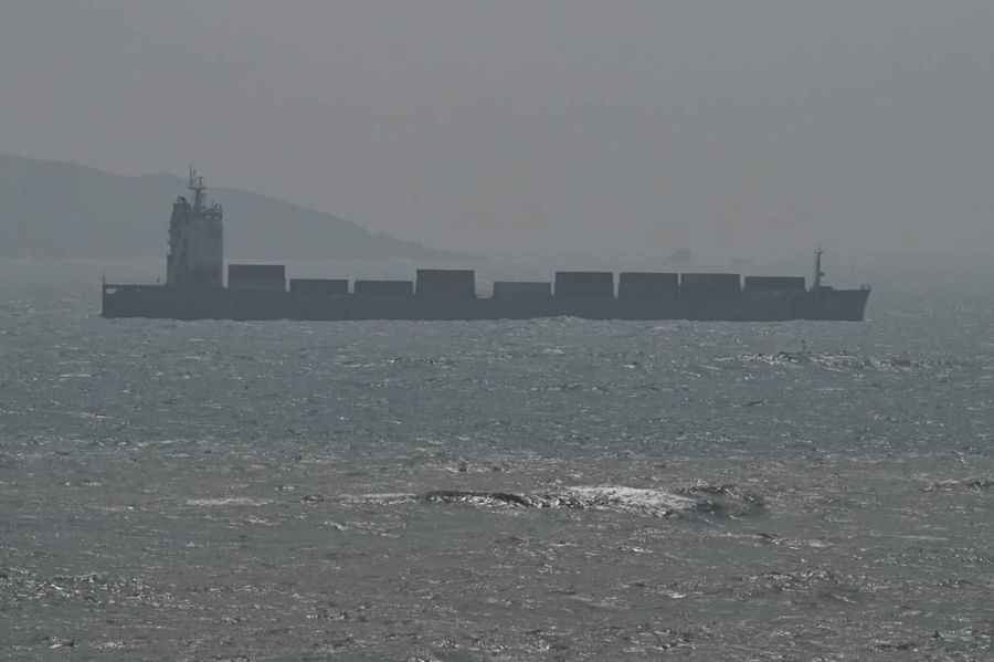 法國海軍艦艇穿過台灣海峽