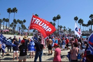 加州上千選民為特朗普祈禱 同步舉行支持活動