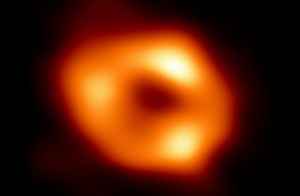 銀河系中心黑洞周圍發現螺旋狀強大磁場