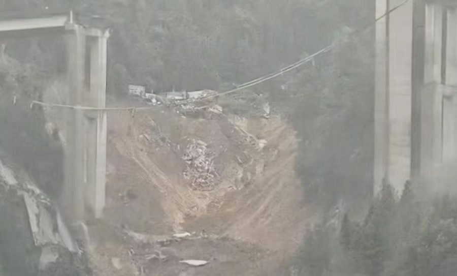 廈蓉高速一大橋突然部份坍塌 疑有多車墜落