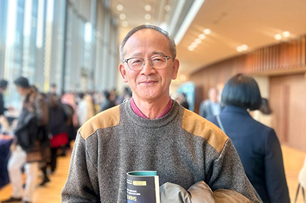 2024年1月14日中午,建設公司董事會成員石本孝典(Ishimoto Takanori)觀看了神韻紐約藝術團在大阪府堺市的堺市民藝術文化廳(Sakai Performing Arts Center)的第二場演出。(牛彬/大紀元)