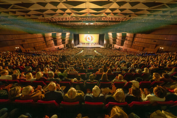 千百度：法國出現神韻搶票潮說明甚麼？