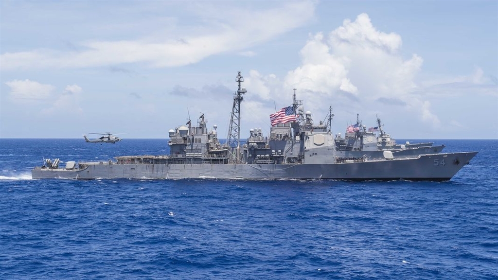 中共白皮書發佈一天後，美國海軍第七艦隊的「安提坦」號導彈巡洋艦由南向北駛過台灣海峽。圖為安提坦號（CG 54），資料照。（NOEL CELIS/AFP/Getty Images）