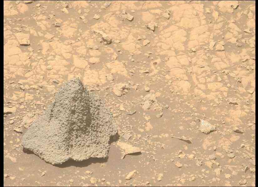NASA毅力號在火星上發現神秘「頭盔」
