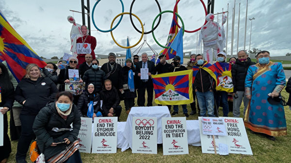 2021年6月23日，在全球呼籲抵制北京冬奧會的國際行動之日，澳洲西藏理事會分別在五個城市舉辦抗議集會，呼籲澳洲政府對中共的侵犯人權行為採取立場，抵制2022年北京冬奧會。圖為坎培拉集會現場。（大紀元）